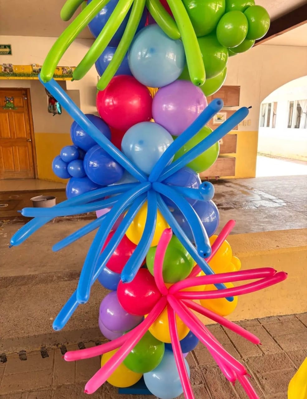 Decoración con globos de colores